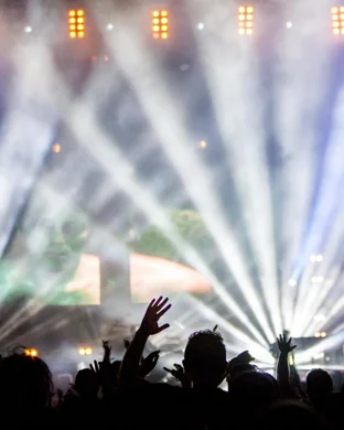 Live Between The Hedges: Luke Bryan, Jason Aldean, Zach Top & Lauren Alaina