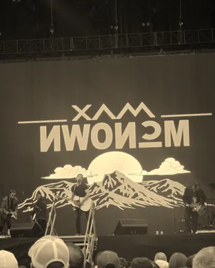 Live concert by Max McNown