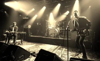 Mo Lowda and The Humble